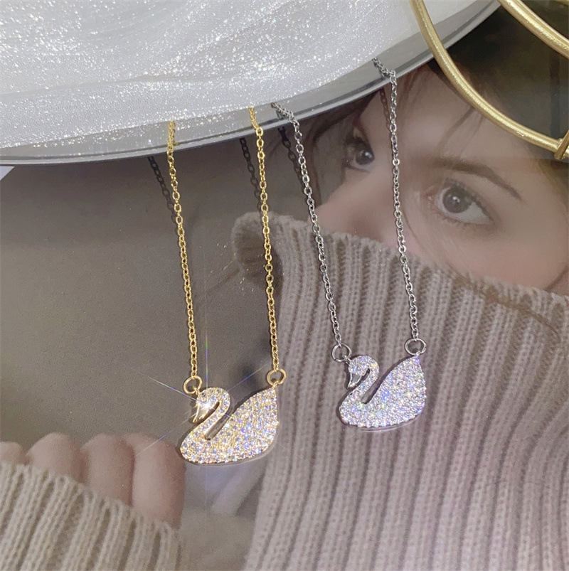 

Swan necklace of the new trend full diamond necklaces female ins style personality bohemian niche titanium steel clavicle chain gold luxury party gift