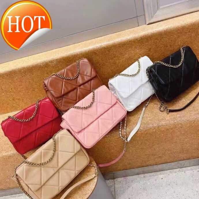 

Luxury Designer Hand Bill Shoulder Bag Women's New Fashion Handbag Retro Texture Soft Leather Diamond Chain Envelope Package Gift Box Packaging Factory Direct Sales, Size 28x20x9cm