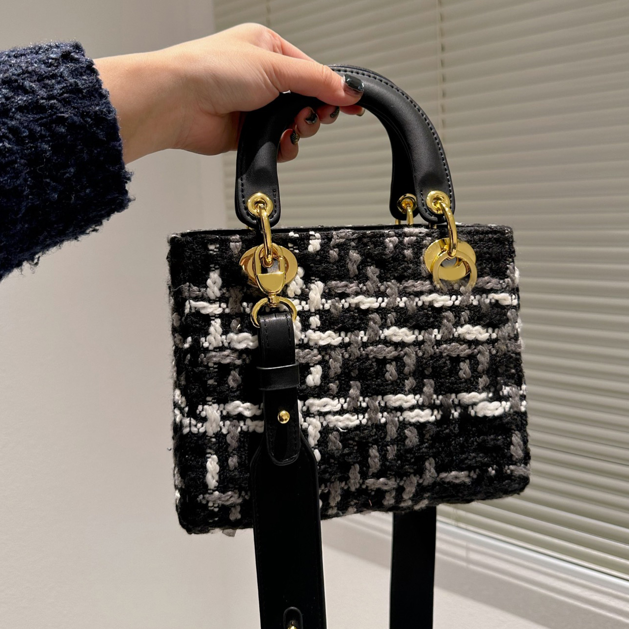 

Lady bag Axillary Bags 2023 Luxury Designer Brand Fashion Shoulder Handbags Quality Women Thread chains Bag Clutch Purse Cross body totes Artwork wallets, No bags