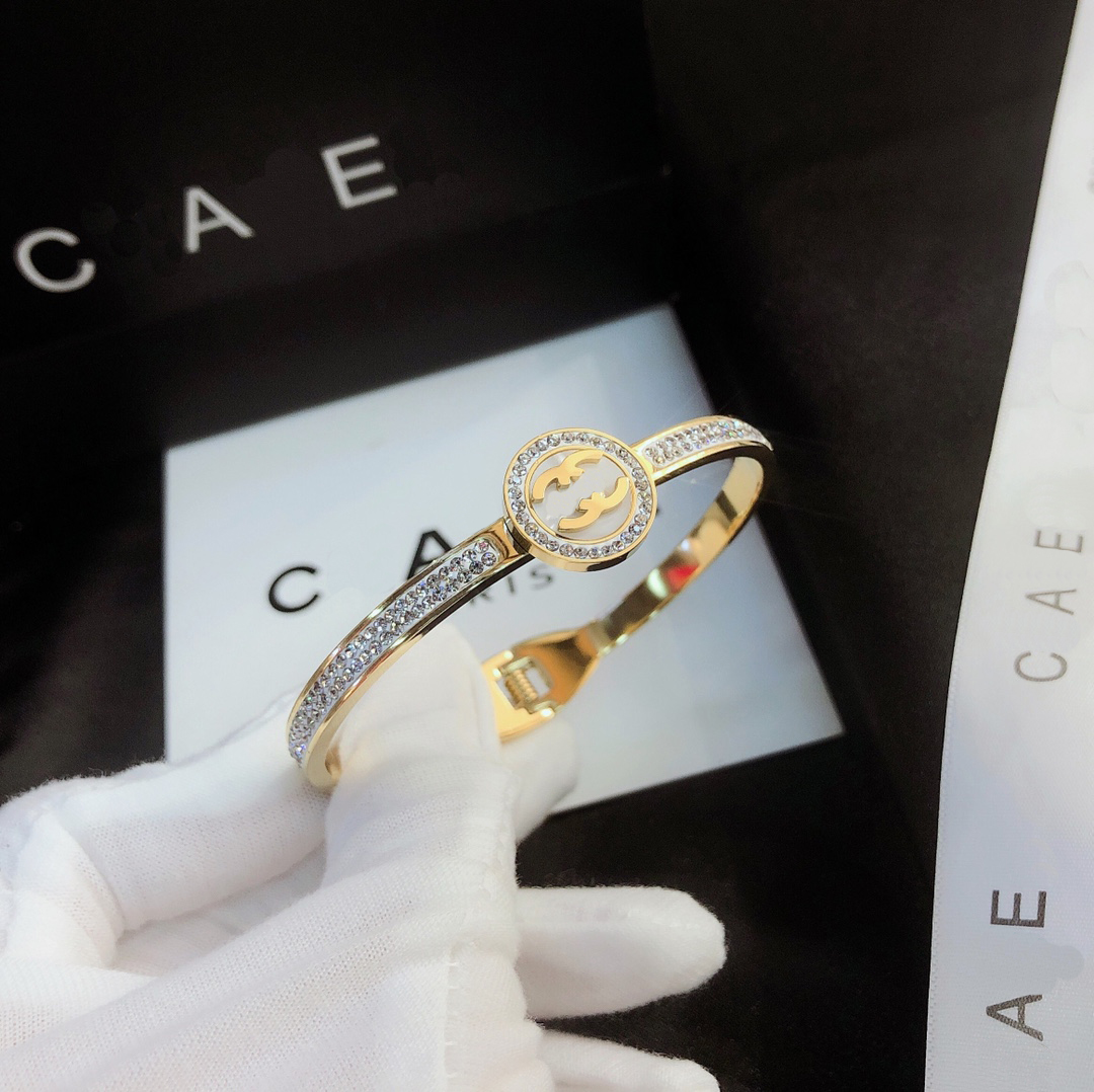 

Designer 18k Gold Bangle Luxury Brand Love Bracelet Designed For Women High Sense Fritillary Diamond Bracelet Fashion Accessories Wedding Party Jewelry Gift