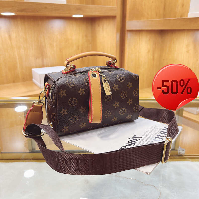 

New Clutch Bags for Women 2022 New Advanced High-capacity Printing Fashion Dign Simple Single Shoulder Diagonal evening clutches luxury handbags, Brown old french