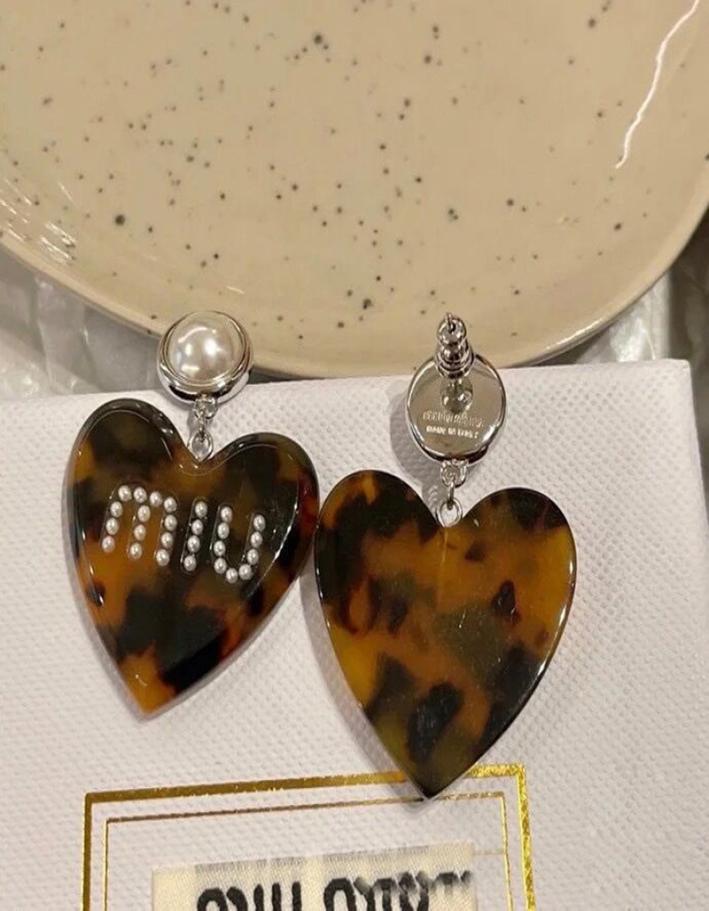 

Earrings Ear Stud Women Designer Brand MLetter Pearl Elegance Temperament Simple Ladies Womens Wedding Party Jewelry Accessories 7785553