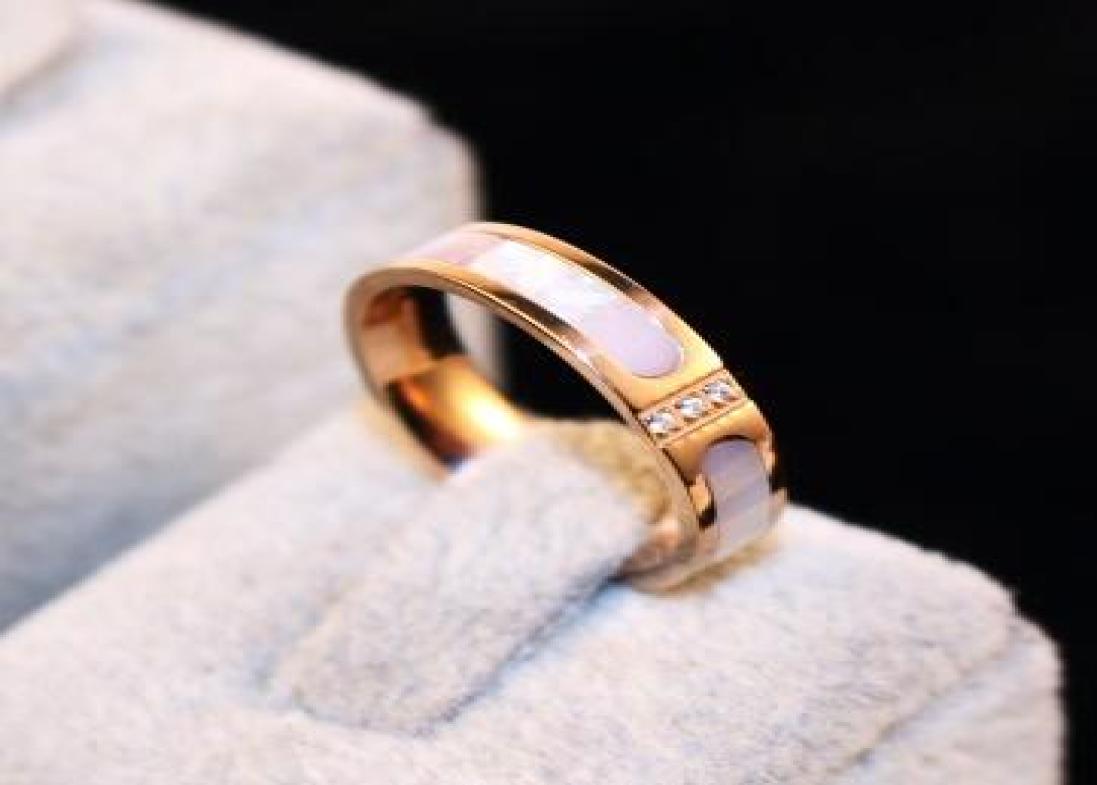 

New Designer Shell Ring Korean Fashion Rose Gold Plated Finger Crystal Charms Ring Titanium steel ring for Women Costume Jewelry B6304160