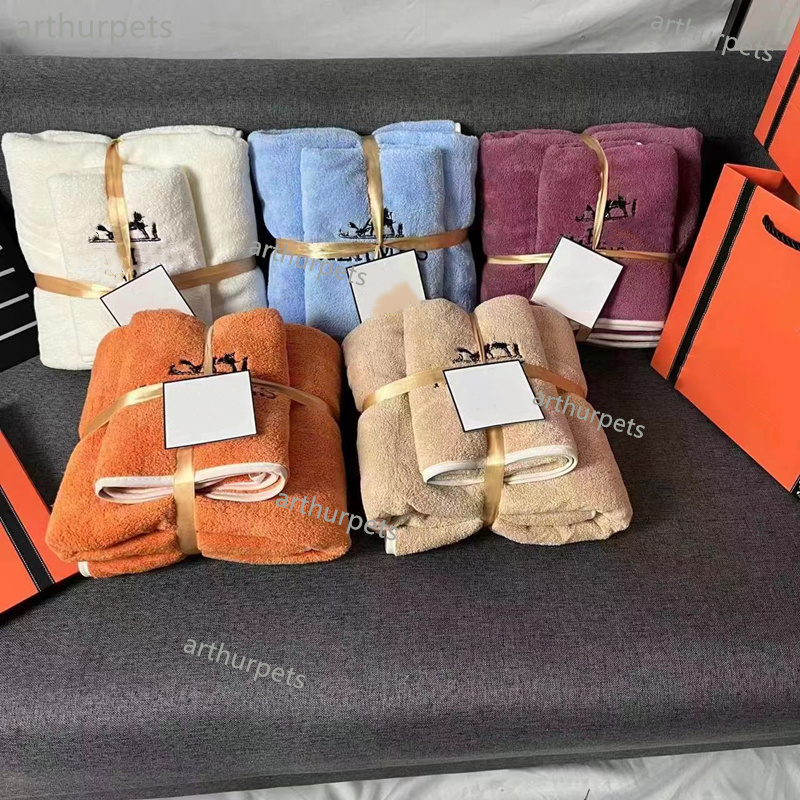 

Bath Towel Set of 2 pieces Coral Velvet Designer Towel Letter Face Towels Luxury Absorbent Men Womens Wash Cloths blanket, Bath towel:70*140cm;face towel:35*75cm