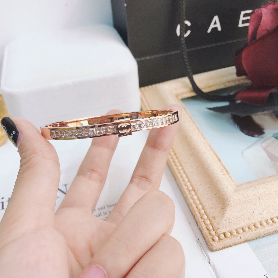 

Luxury Brand Designer Bangle Bracelet Couple Square Diamond Earrings 18k Gold Plated Jewelry Classic Design Love Bracelet Premium Gifts Fashion Accessories