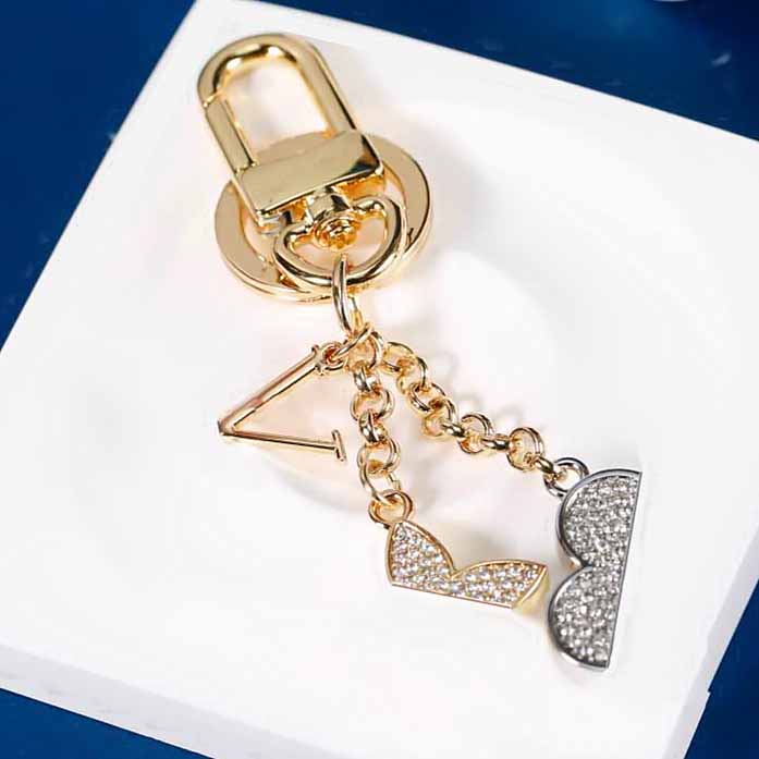 

New Designer Keychain Fashion Brand Keyring For Women Bag Car Key Chain Trinket Jewelry Gift Exquisite Souvenirs Accessories