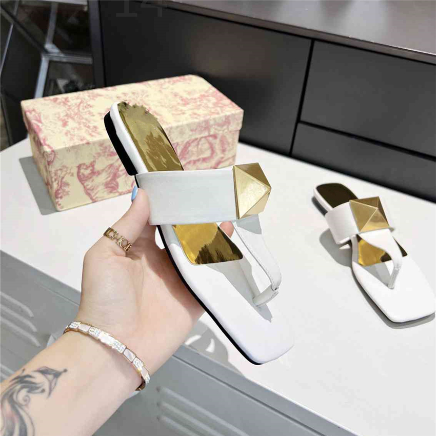 

Fashion Slippers Luxury Design Summer Valentinoity Men flip flops Women Slope Heel Letter Logo Casual Flat Sandals 03-04