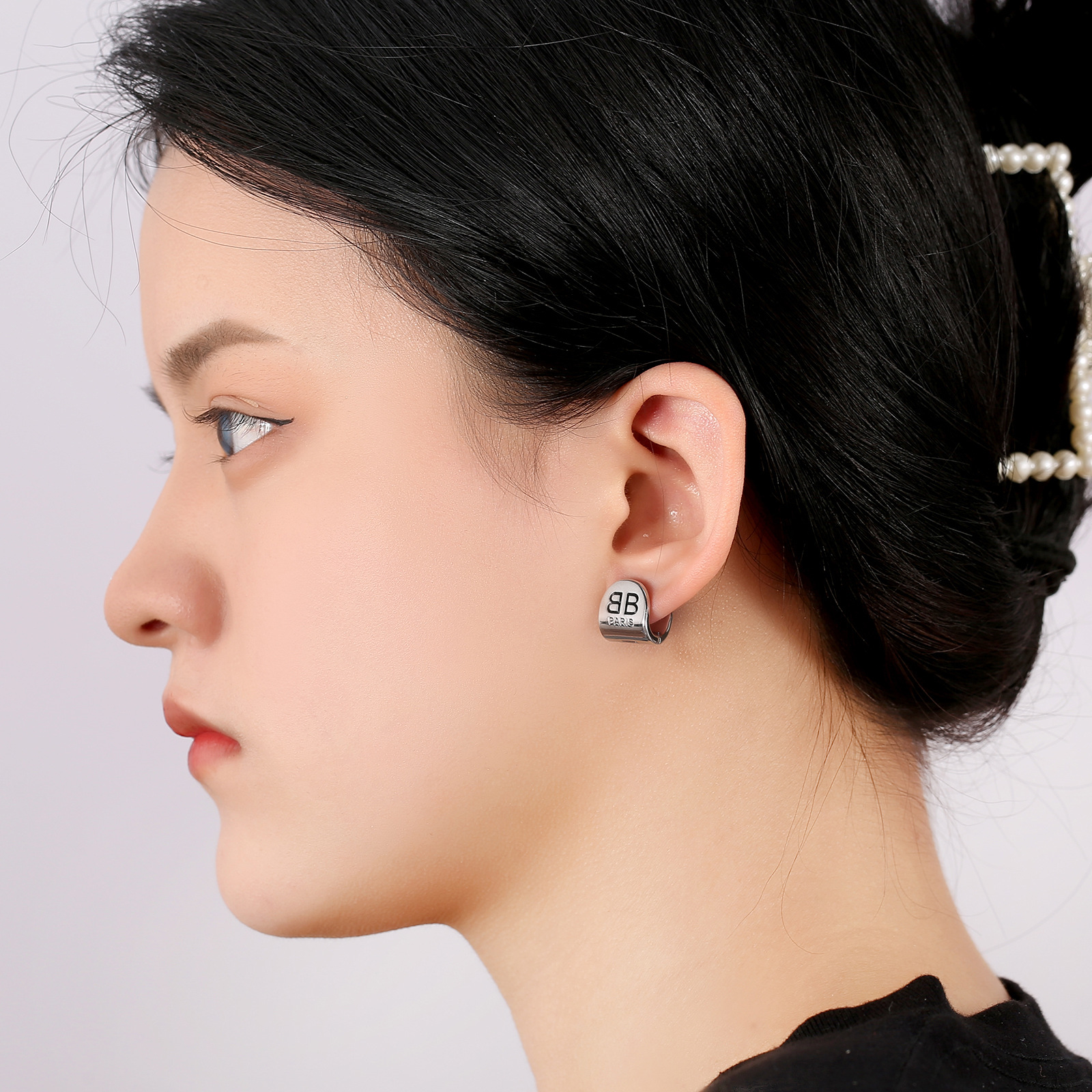 

Letter Ear Studs Female Ear Buckles Popular Design Sense New European and American Style Earrings Retro High Grade Cold Wind Earrings