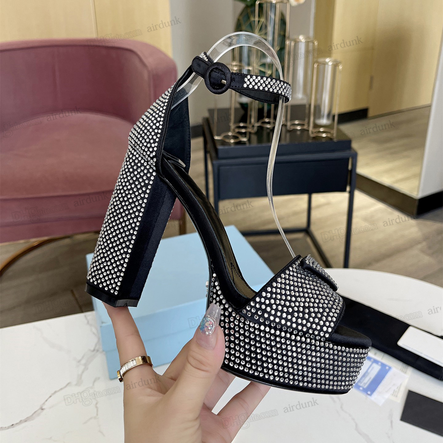 Sandales strass Designers Femmes Satin Plateforme Talon Chaussures Habillées Boucle Triangle Classique Embellie Bride À La Cheville À Talons Haut