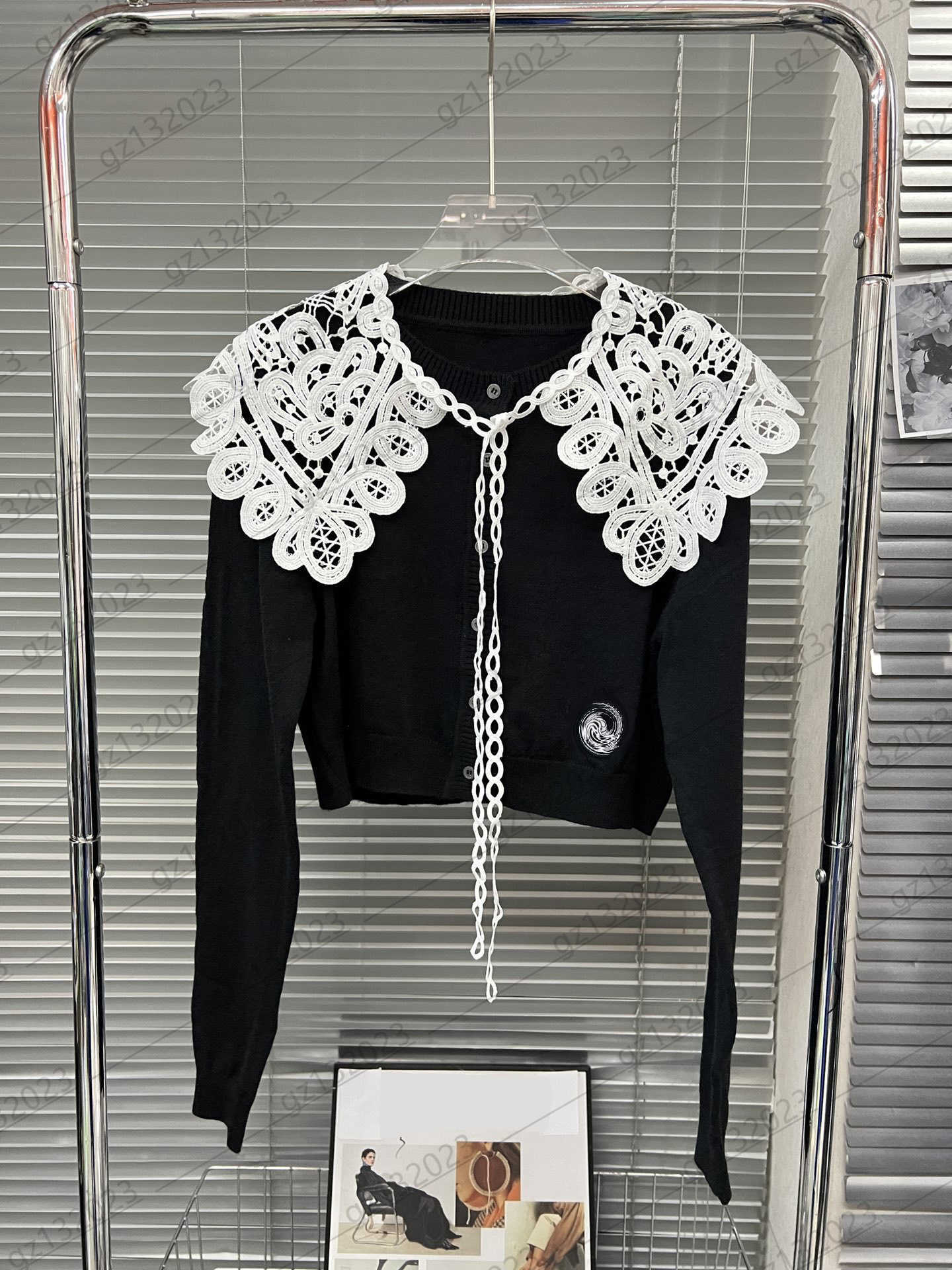 

Womens Sweaters Detachable Lace Doll Collar Decoration Short Knit Sweater Button Open Long Sleeves Fashion Knitwear Designer Brand Women Clothes