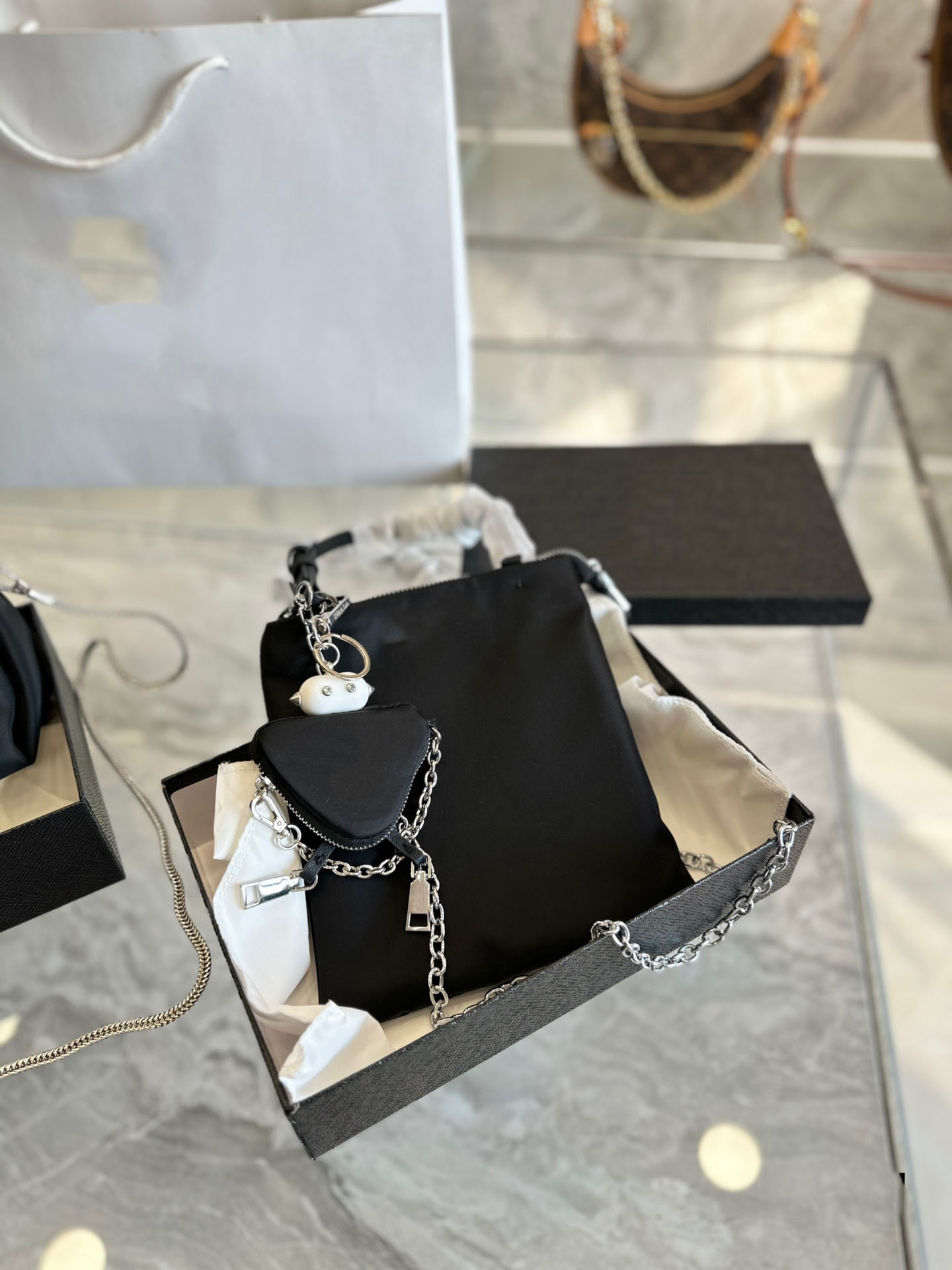 

Luxury Designer women bag Mini Tote Bags Nylon Fabric Handbag Single shoulder bag Stylish crossbody with pendant black Totes Canvas Zipper Wallet Purse