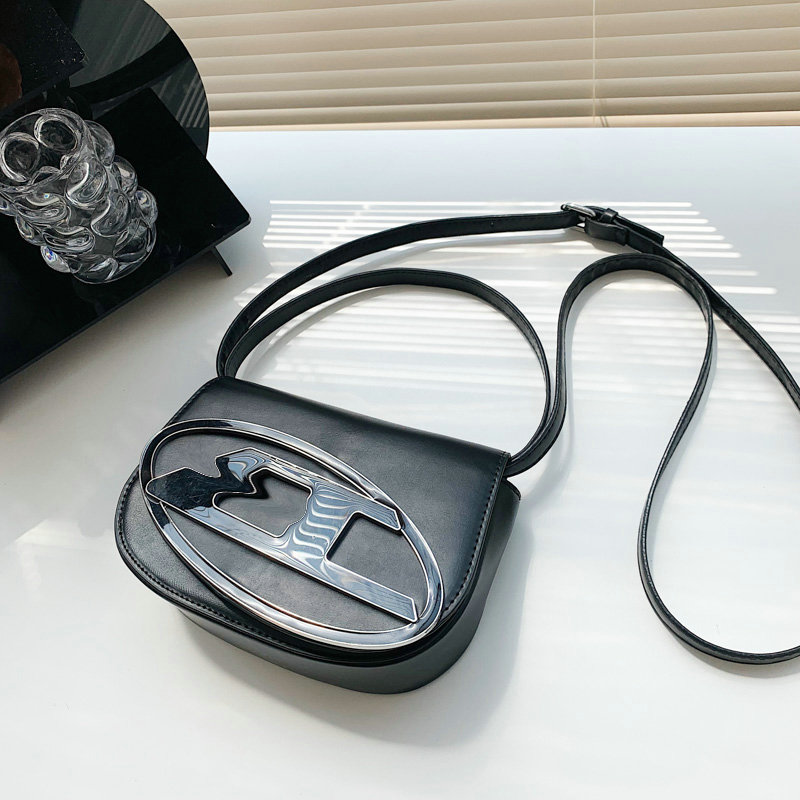 

D Luxury Design diesel Women Bags for Shopping Bags D Letter Oval Metal Snap Buckle HANDBAG New Tide Shoulder Crossbody Bags Wallet leather belt 6969