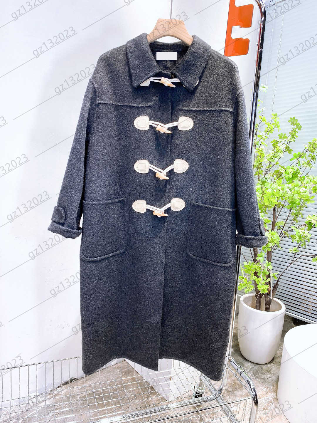 

Womens Trench Coat Designer Lapel Horn Buckle Striped Trim Medium Length Style Woolen Coat Pockets Embellished Long-sleeve Slim Outerwear Women Apparel