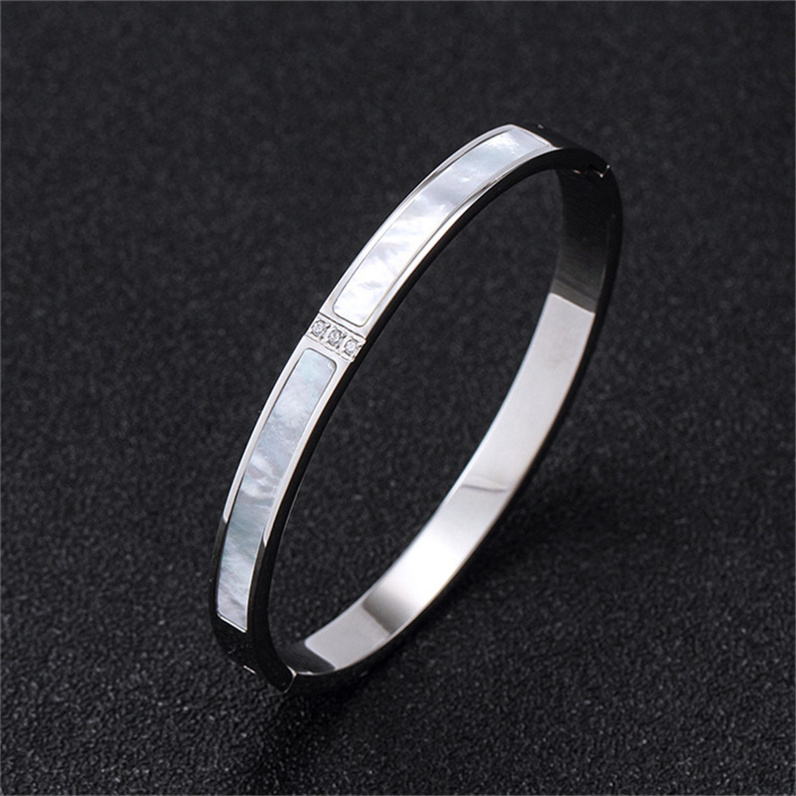 

Luxury Design Womens Hollow Circel Rings Diamonds Necklace Designer Bracelet Jewelry Necklace Gold Silver Rose Simple Fine As Wedding Christmas Gift