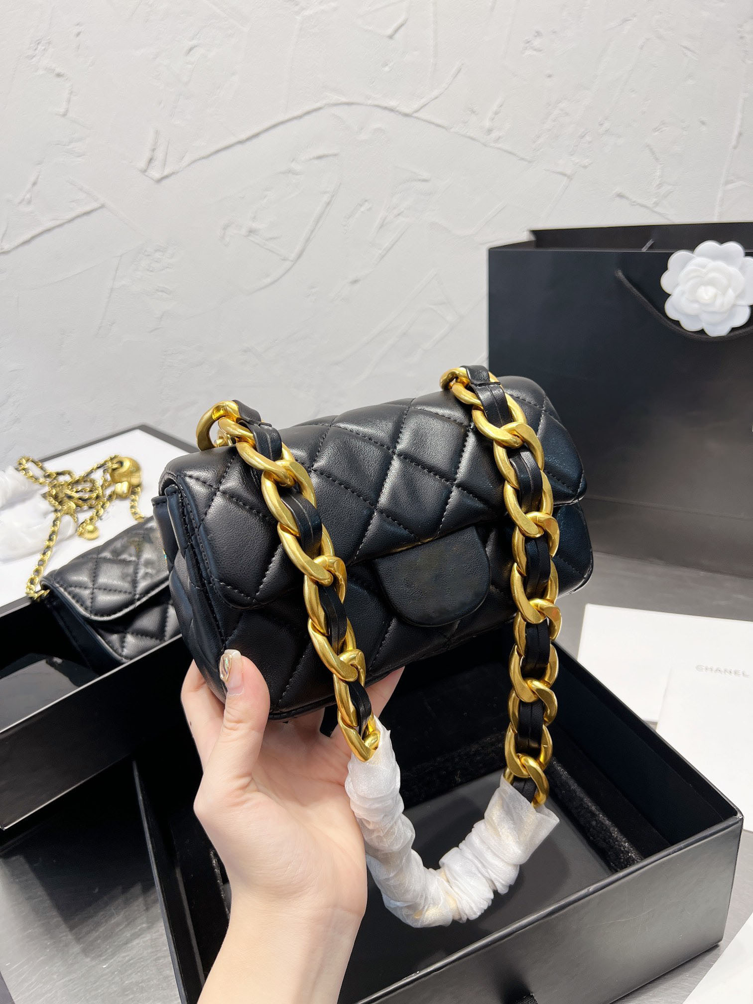 

Heavy chain shoulder bags Fashion channel handbag Luxury designer women's Crossbody bag Flap wallet Small black gold ball Adjustable length