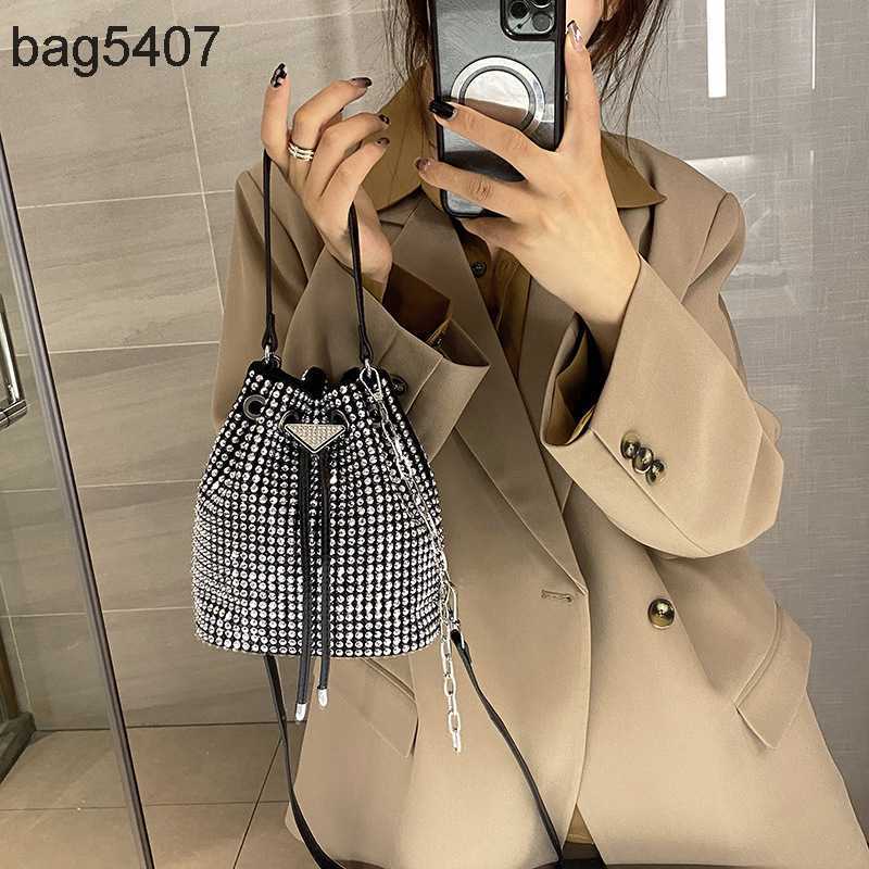 

2023 Women's Diamond Bag 70% Discount Wholesale Retail Bucket Women New Fashion Version Foreign Style One Shoulder Chain Msenger Drawstring Portable, Silver6