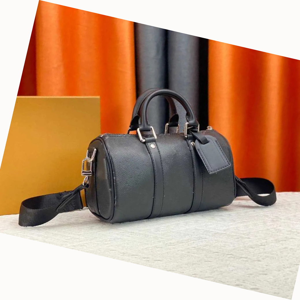 

M46249 Mens Shoulder Messenger Bag Embossed Shadow Soft Luxurys Designer Handbags Crossbody Bags Leather Purse