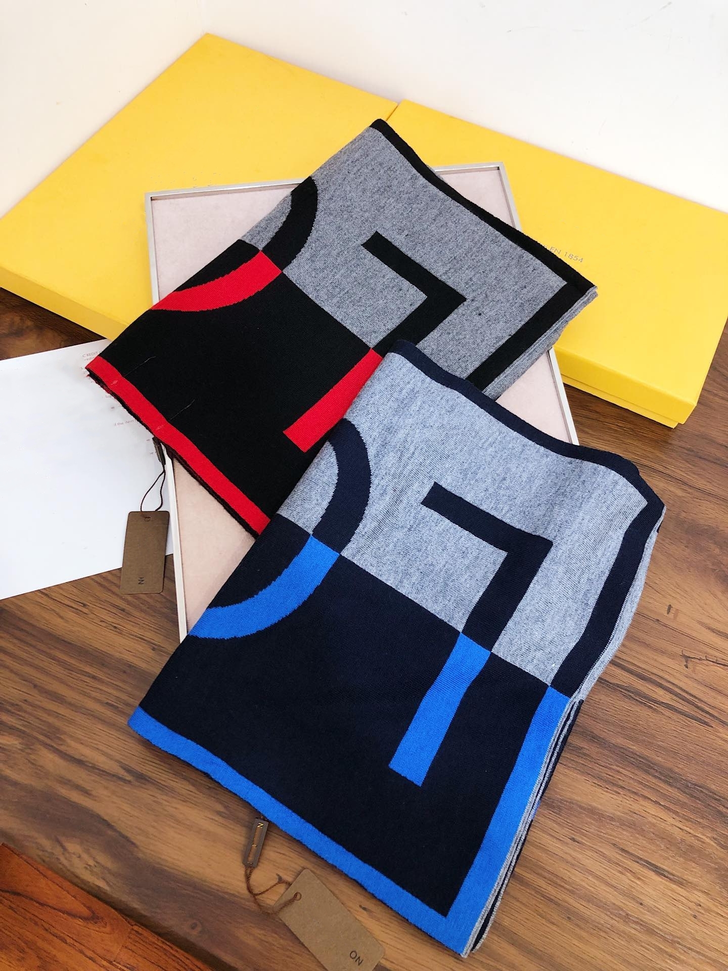 

Designer wool Scarf Four seasons Women and Men Long Scarf Quality Headband Fashion Classic Printed Check Plaid