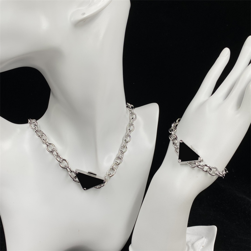 

Set Fashion Bracelet Necklace Earring Designer Womens Men Chain Bracelets Hip Hop Triangle Necklaces Lady Ear Stud Lover Luxury Jewelry Gift, Earring1
