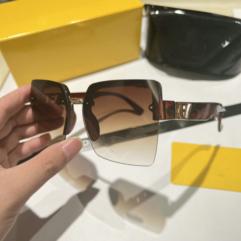 

Brand designer Sunglasses Women Design Square Fashion Big Frame Sunglasses Lady Sun Glasses UV400 Lens with Retail case 8911