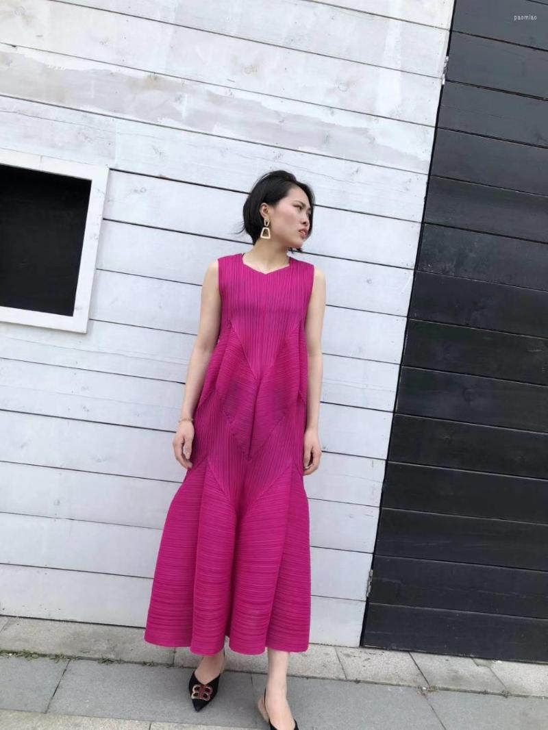 

Casual Dresses SELLING Miyake Fashion Fold Dress Sleeveless Solid Color V-neck Bud Long IN STOCK, Black