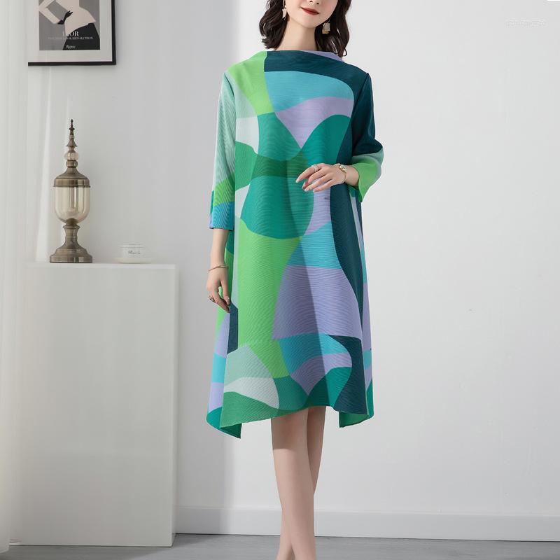 

Casual Dresses 2023 Spring Miyake Digital Printing Large Size Pleated Dress Women's High-end Pleats Design Loose Fit, Green