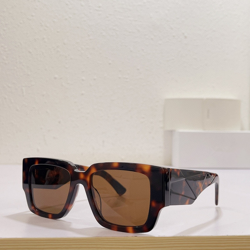 

Sunglasses For Men and Women Summer 52YS Style Anti-Ultraviolet Retro Plate Metal Frame Fashion Glasses Random Box