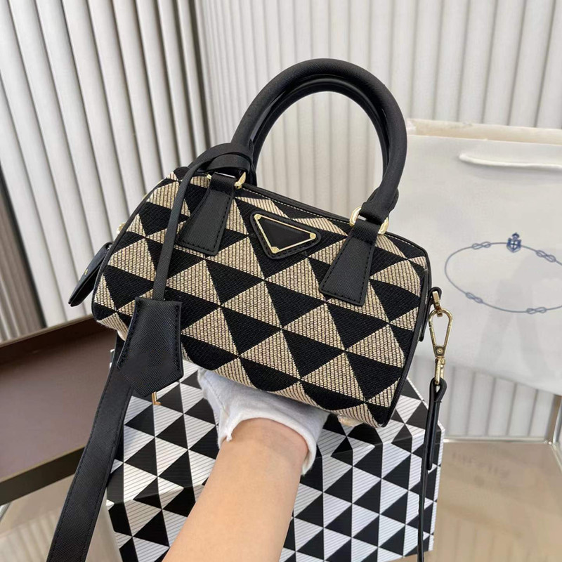 Sac à main pour femme 2022 nouveau sac à bandoulière Designer haut Pitot en cuir luxe sac à bandoulière rétro classique Triangle logo Boston sac