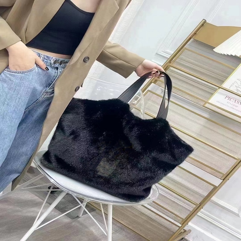 

Winter Mink fur tote bag Ladies luxury handbags large shopping underarm Warm totes bags purses designer woman handbag with chain purse new fashion black shoulder bag