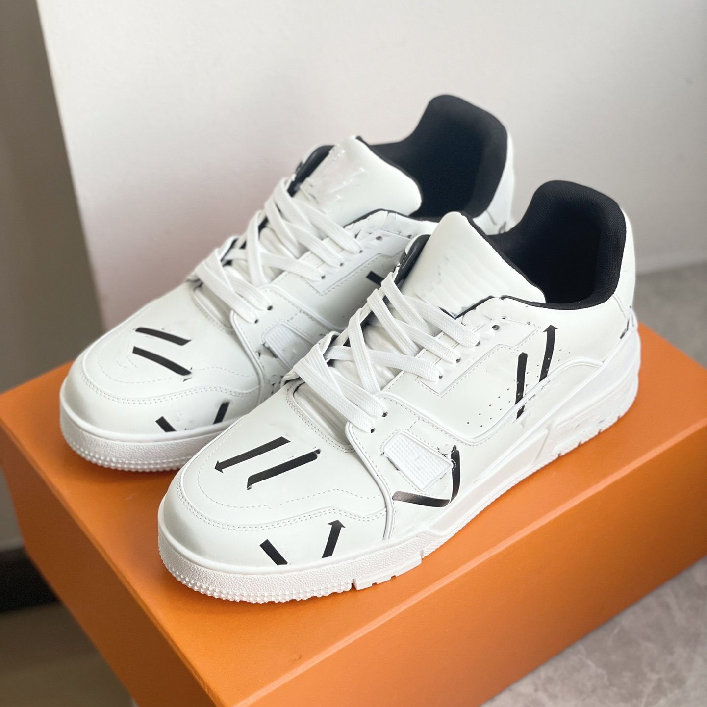 

Designer Running Shoes Fashion Louiseity Trainer Sneakers Women Men Luxury Sports Shoe Chaussures Casual Classic Viutonity Sneaker Woman asfdasf