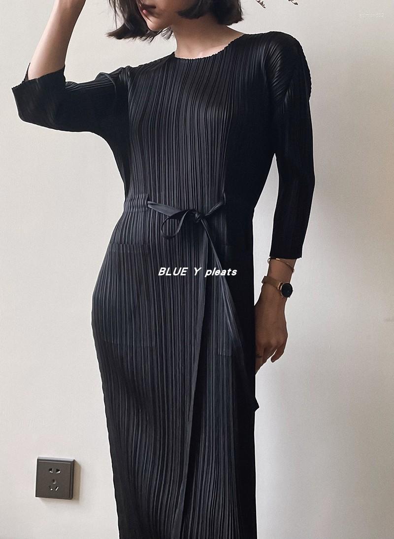 

Casual Dresses YUDX Miyake Pleated 2022 Autumn Winter Classic Vintage Sashes High Waist Three Quarter Summer Long  Dress, Black