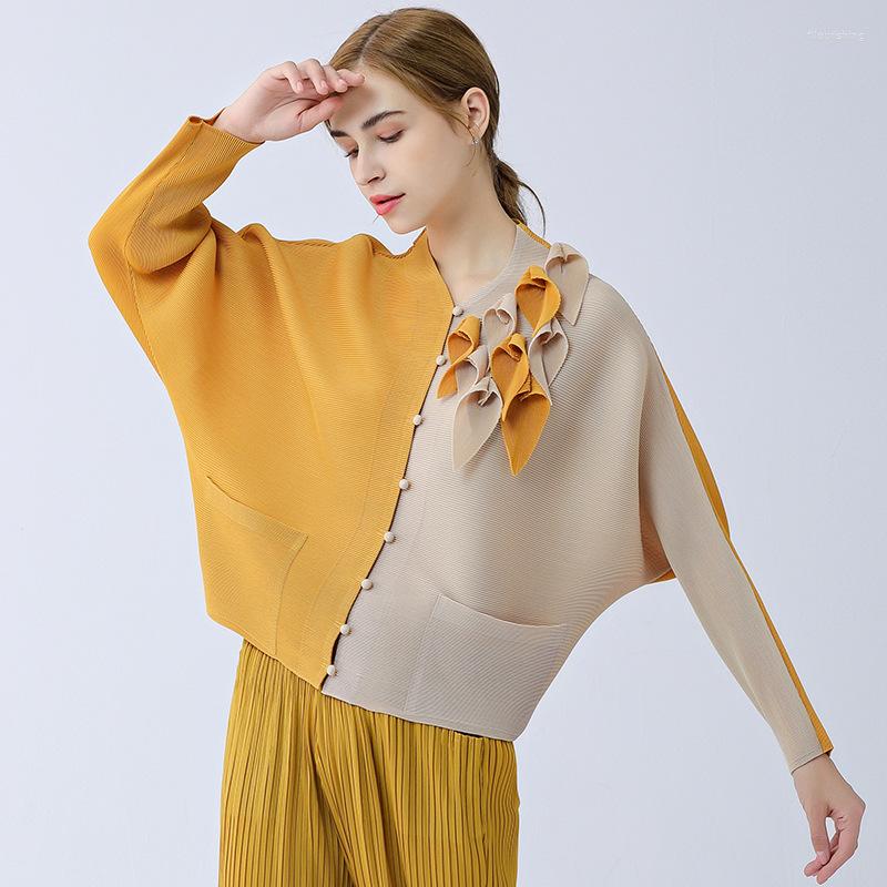 

Women's T Shirts Changpleat 2022 Fall Contrast Color Bat Sleeve Corsage Top Cardigan Miyak Fold Mom's Casual Single-breasted Pleated, Black