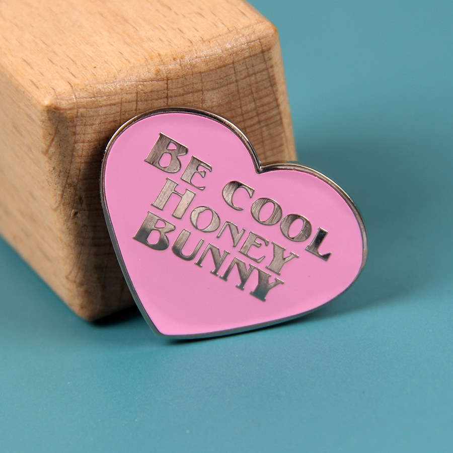 

Pulp Fiction badge Be Cool Honey Bunny Brooch Popular-Culture Movie Fangirls sweet pink heart pin, As picture
