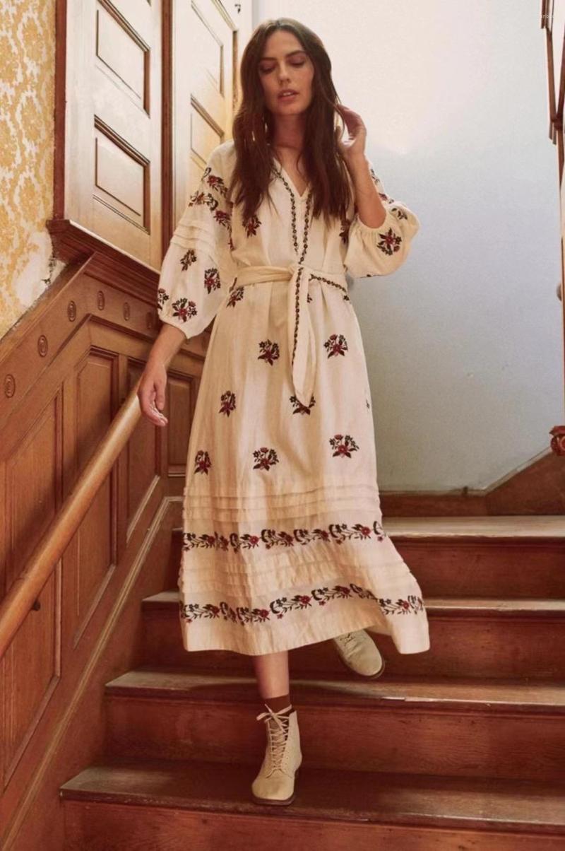 

Casual Dresses Retro Flower Embroidered Women Cotton Linen Midi Dress Long Sleeve V-Neck Loose Female Fashion With Sashes