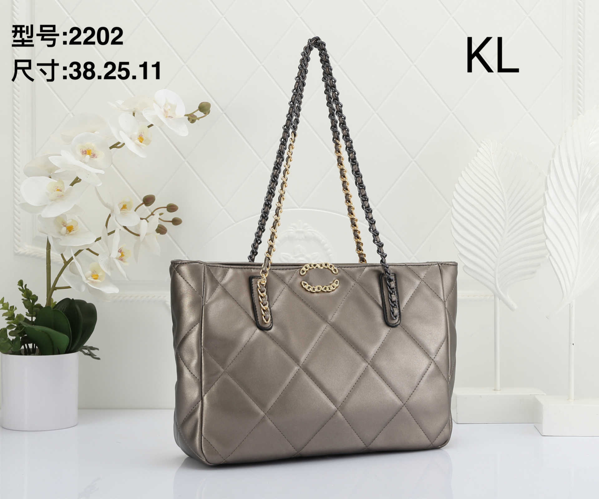 

Totes Bag Girl 2023 New Lambskin Commuter black Tote One Shoulder designer bag luxury brand Rhombic Chain Bag handbags W221219