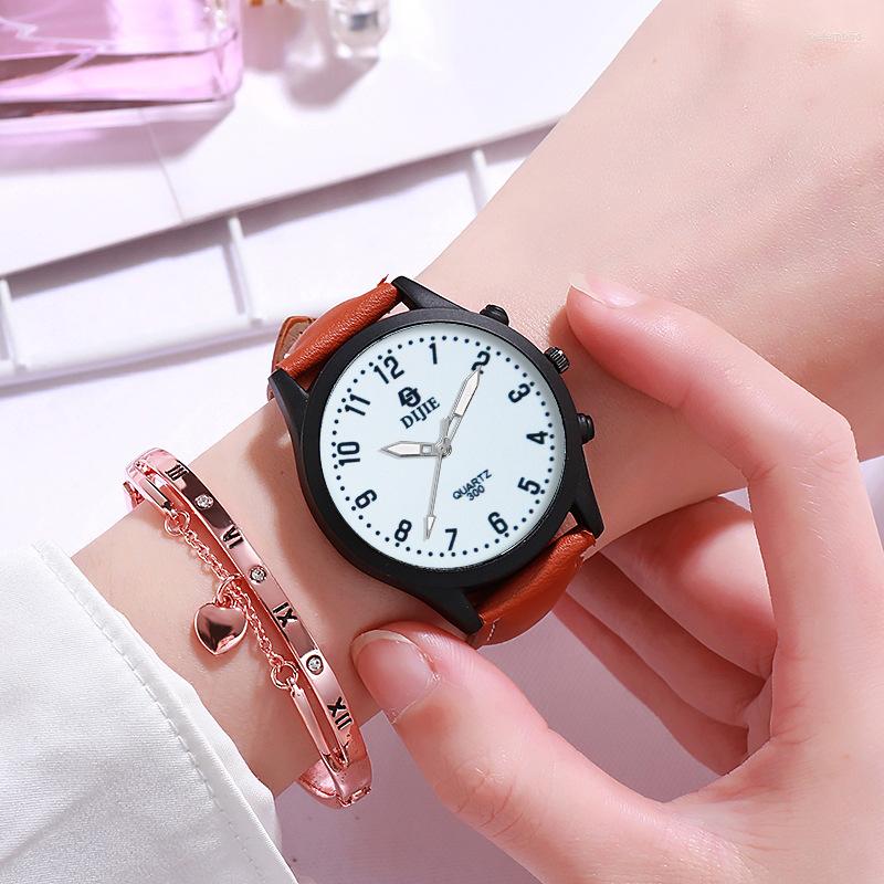 

Wristwatches Fashion Round Quartz Digital Dial Casual Wrist Watches Leather Strap Fashionable Clock For Waterproof Wristwatch Women, Black