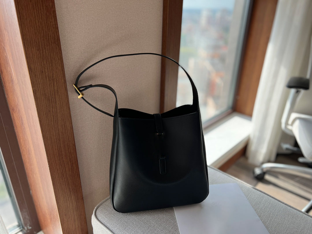 

Autumn/Winter fashion leather shoulder purse Designer luxury handbag Women crossbody bag Tote Underarm Bag Black for easy carrying