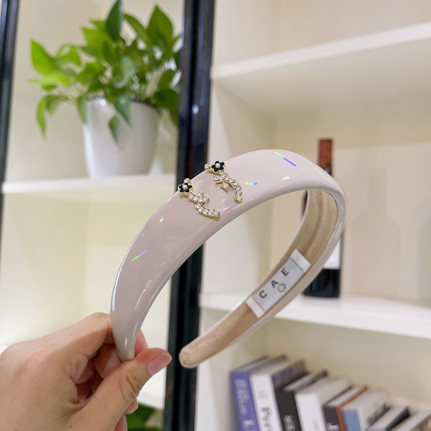 

Women Fresh Fashionable Flowers Hair Hoop Korean Diamond Letters Headband Leather Multi-color Simple Headband Vintage Couple Headwear Designer Hairpin, Green