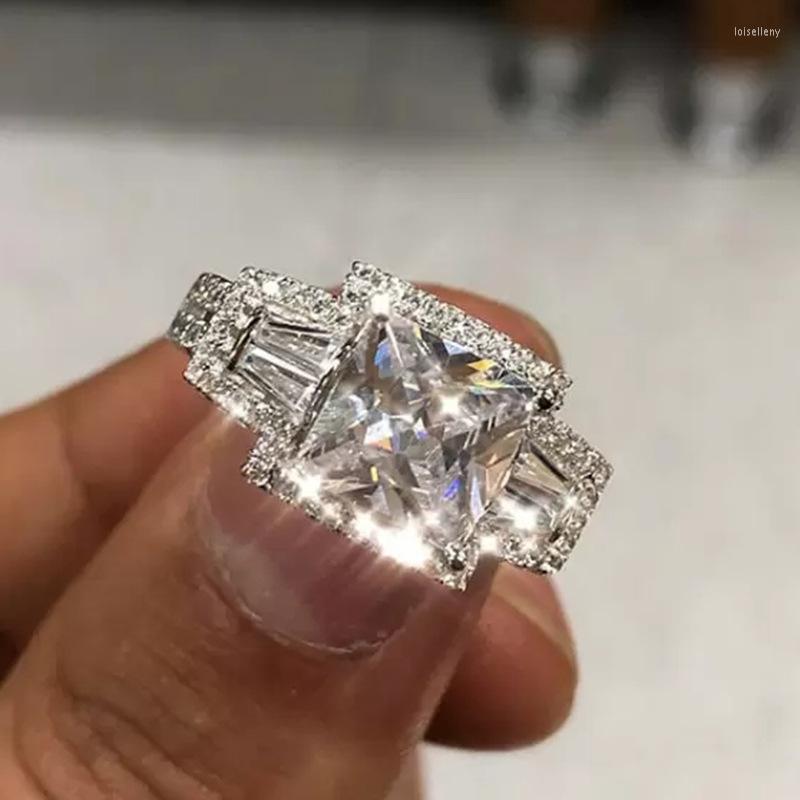 

Wedding Rings Luxury Trendy Silver Plated Square Crystal Engagement For Women Shine CZ Stone Inlay Fashion Jewelry Party Gift