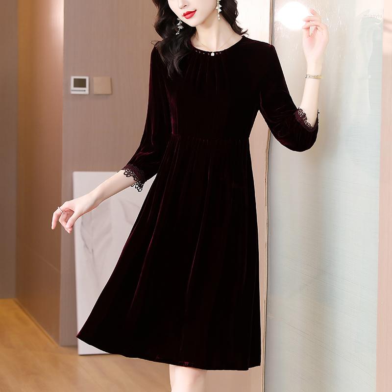 

Casual Dresses 2022 High End Retro Velvet Dress For Women's Autumn Fashion 7-point Sleeve Loose Fitting Holiday Party, Red