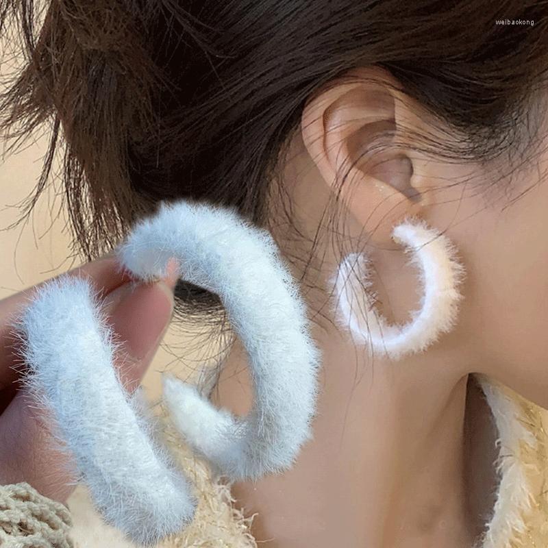 

Hoop Earrings 1 Pair Christmas Temperament Winter Autumn Round Hairy Earring Warm Fur Plush Jewelry Big Circle