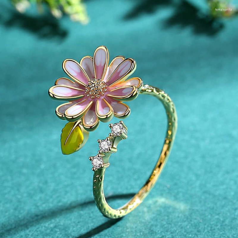 

Cluster Rings Creative Pastoral Style Enamel Daisies For Women Romantic Fresh Childlike Wedding Engagement Jewelry Gift Adjustable