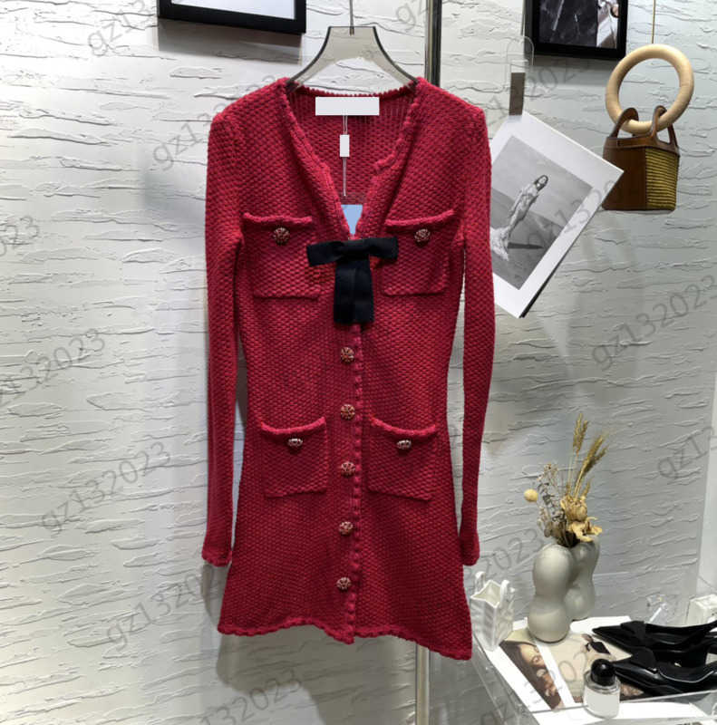 

Casual Dresses Womens Designer Dress Color Contrast Bow Decoration V-neck Long-sleeved Knit Dress Pocket Button Waist Folding Design Maxiskit Women Clothing 1970