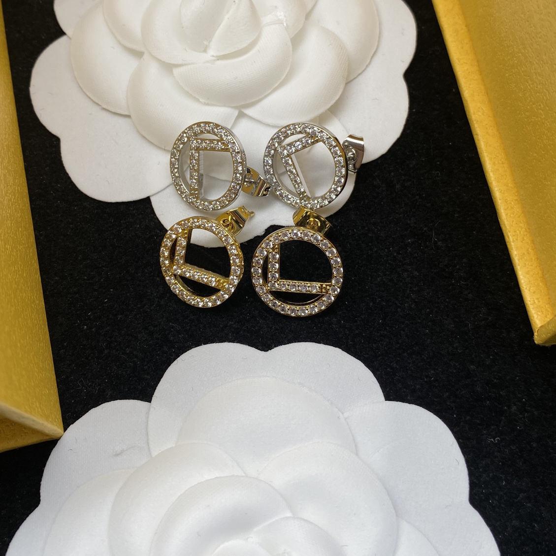 

Women Designer Hoop Earrings Luxurys 925 Silver Earring Jewelry Dangle Diamond Hoops Earrings Pendants Woman Charm Gold Ear Stud F 2212193D