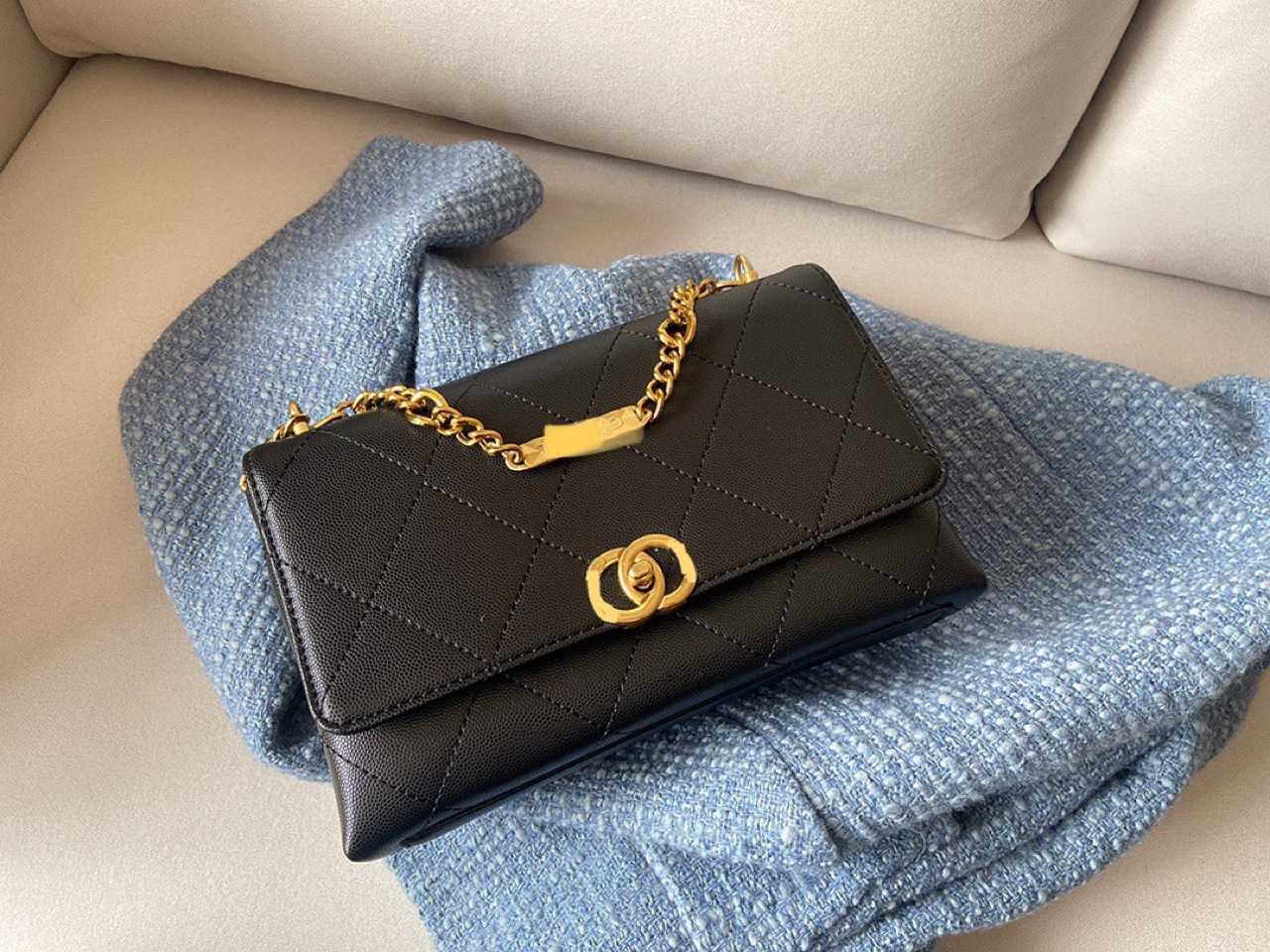 

Handbag Factory Clearance Sale Small Fragrance Large Diamond Chain Bag Female Hardware Decorative Wrist Capacity Built in Compartment Flap Crossbody with Gift, Black7
