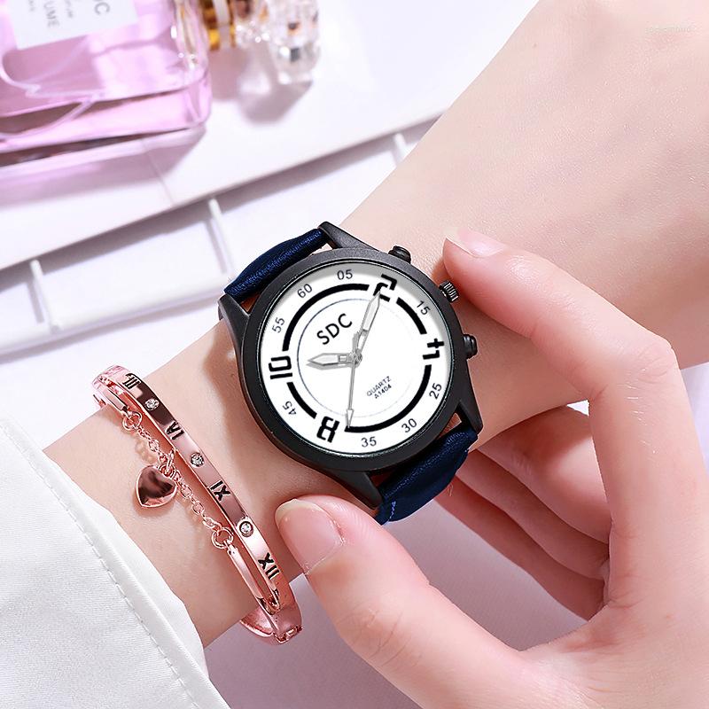 

Wristwatches Fashion Round Quartz Retro Dial Casual Wrist Watches Luxury Leather Strap Fashionable Clock For Waterproof Wristwatch Women, Black