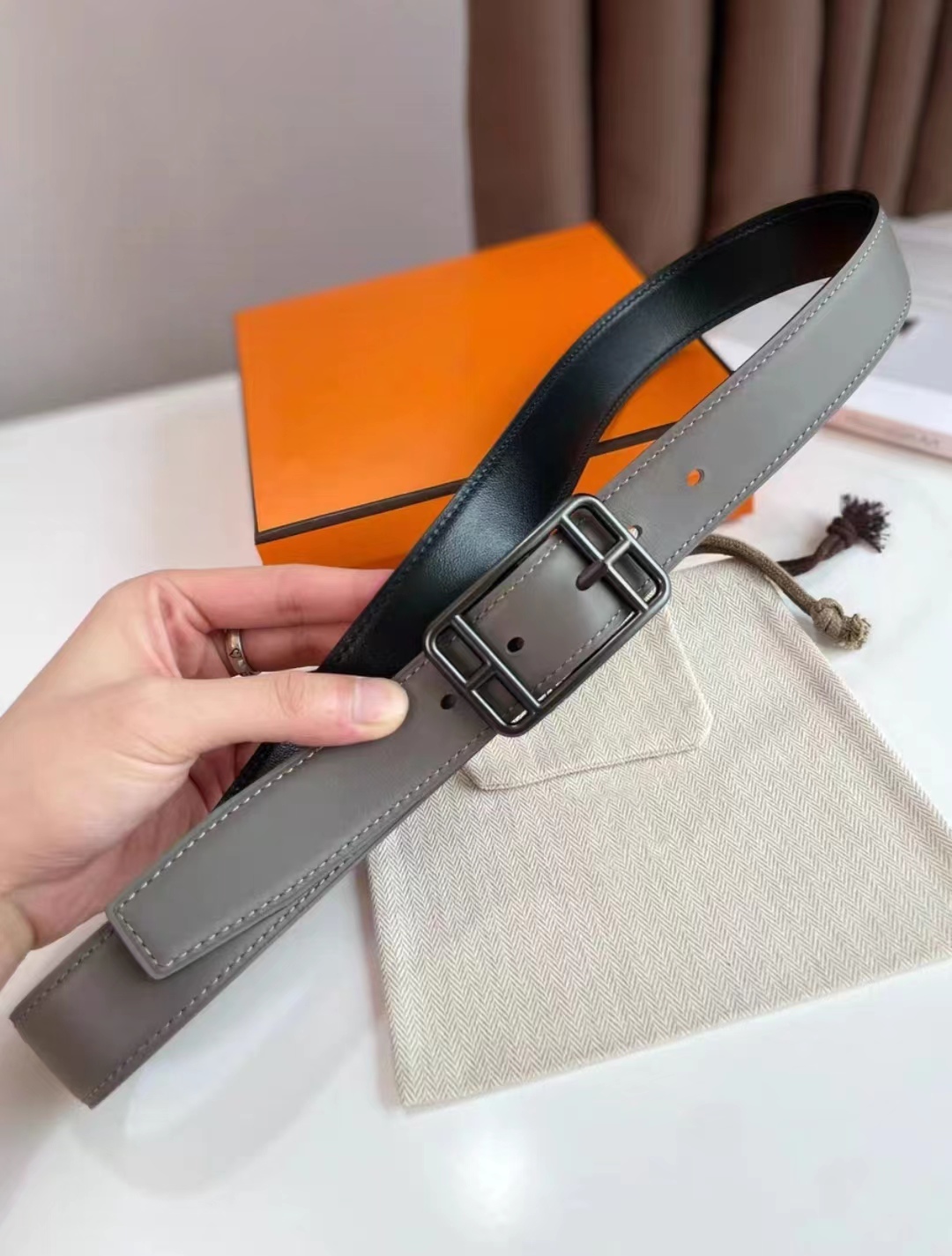 

Top TOGO leather men belts for mens and womens designer fashion letter buckle Classic black brown reversible buckle width 32--35MM HE088, Customize