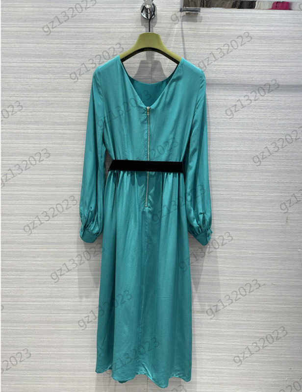 

Casual Dresses Womens Designer Dress Silk Fabric Match Contrast Colors Velvet Belt V-neck Lantern Sleeve Dress Chain Trim V-neck Slim Maxiskit Women Clothing 1970
