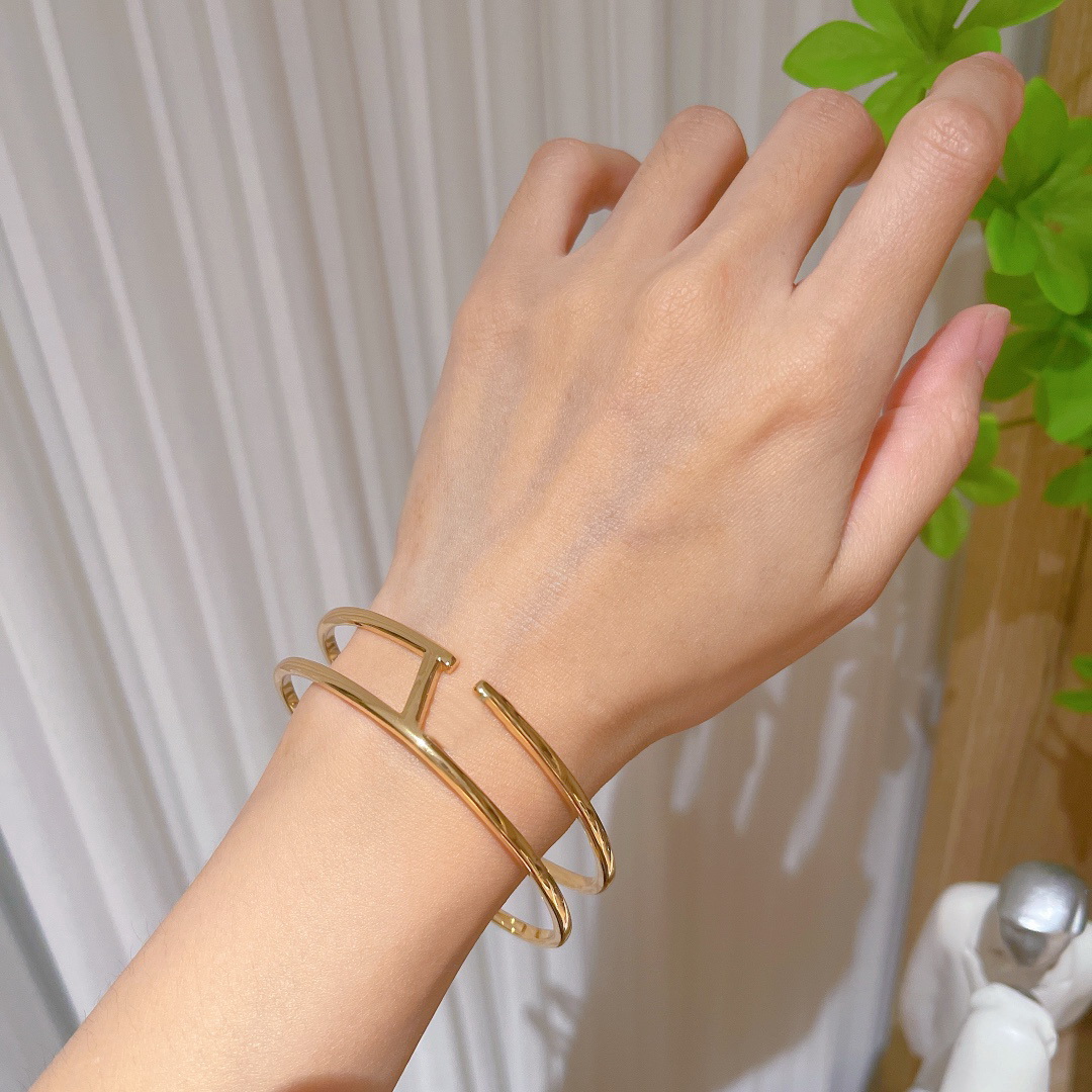 

Gold/Silver Bangles Hollow out Wide Bracelets V Letter Design Adjustable Simple Men Womens Couples Classic Luxury Unisex Bangle VLB1 --03 Style Party Jewelry Gifts