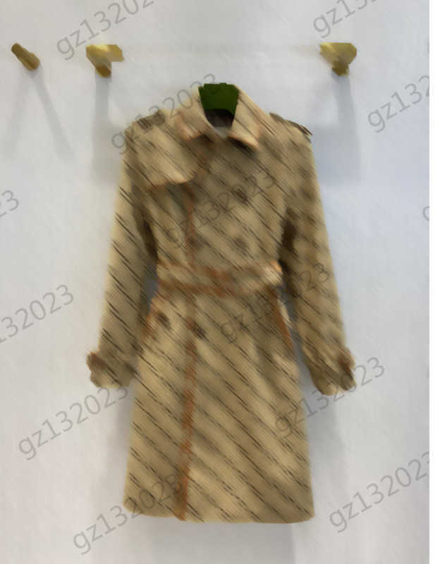 

Womens Trench Coats Letter Jacquard Windproof Cloth Cufflink Design Lapel Trench Coat Custom Button Belt Collect Waist Slim Outerwear Designer Women Apparel 1970
